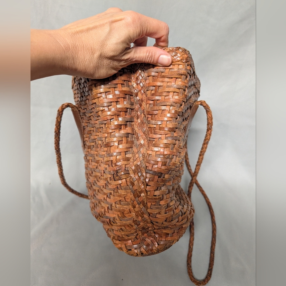 Vintage Woven Brown Shoulder Tote Bag - Classic Handcrafted Style - Picture 10 of 16